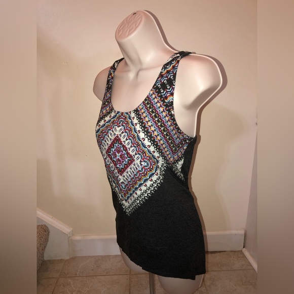 Gray top with a colorful design from Maurice’s in a size small - Picture 3 of 11